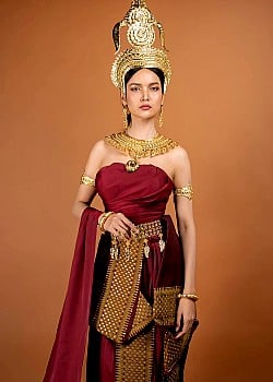 Rern Sinat image 1 of 2