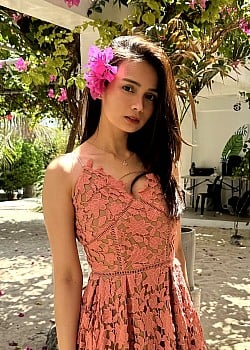 Rhen Escano image 3 of 4