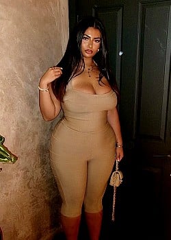 Ria Hendricks image 2 of 4