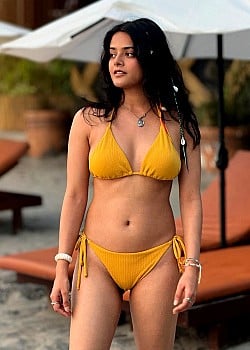 Riddhi Kumar image 1 of 1