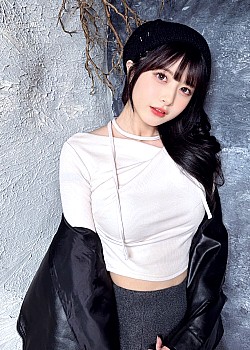 Rina Tsukishiro image 3 of 4
