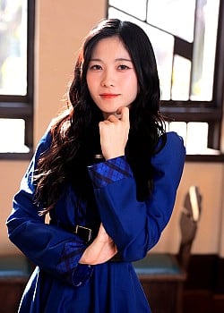 Rinka Kamioka image 1 of 3
