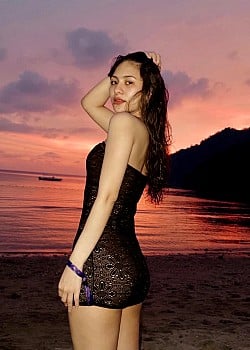 Riri Alvarado image 3 of 4