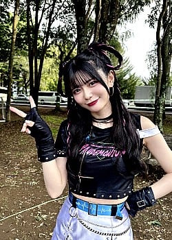 Risa Tsumugi image 2 of 4