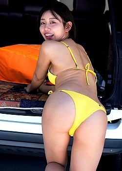 Risako (Gravure Idol) image 3 of 4