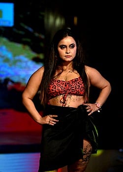 Riya Laha image 2 of 2