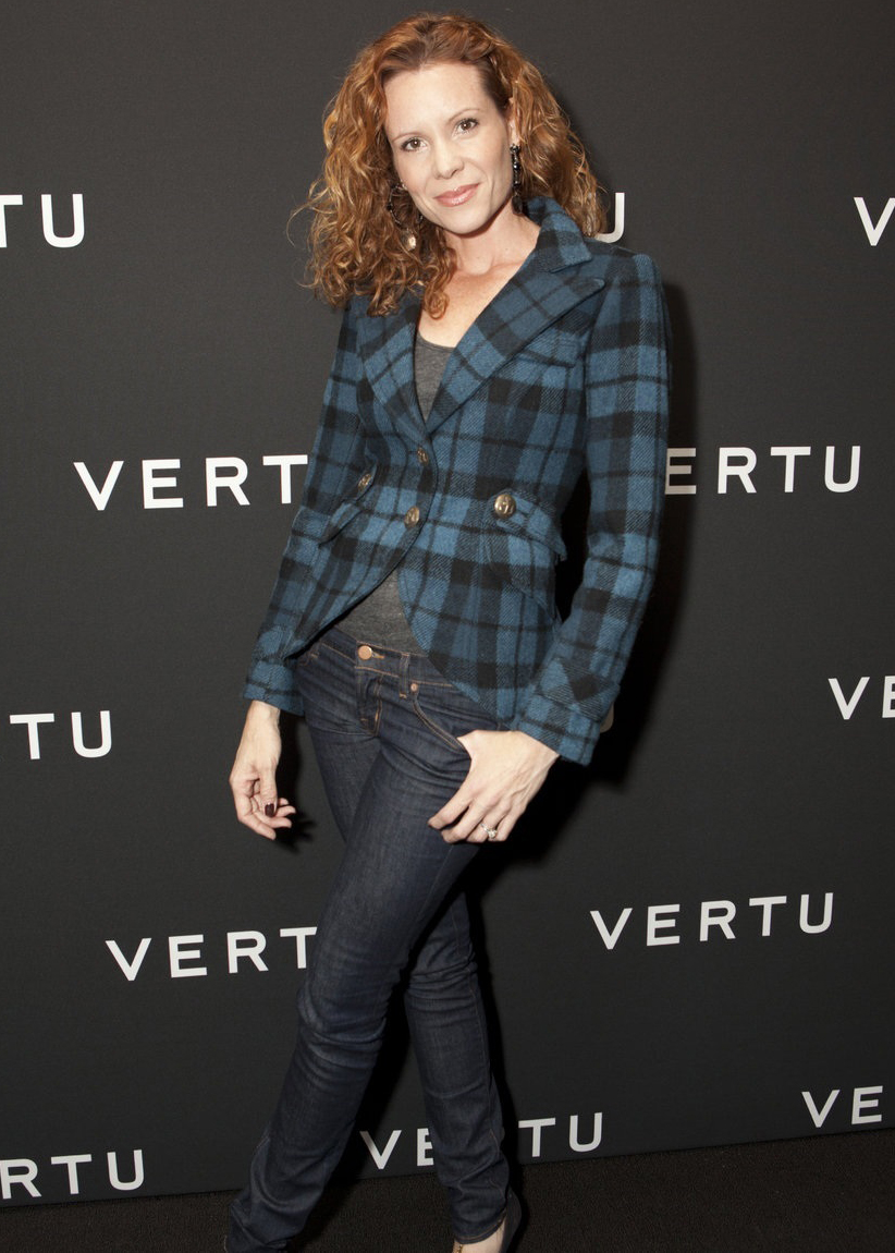 Robyn Lively - Free pics, galleries & more at Babepedia