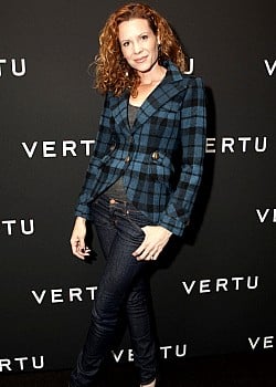 Robyn Lively image 3 of 4