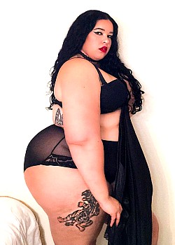 RoeThaBarbie image 2 of 4
