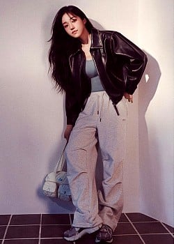 Roh Yoon-seo image 1 of 4