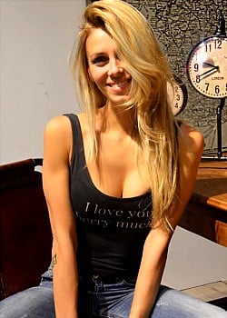 Romina Minadeo image 2 of 2