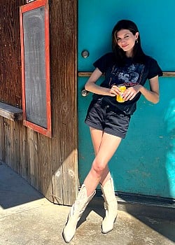 Rose Gilroy image 2 of 2