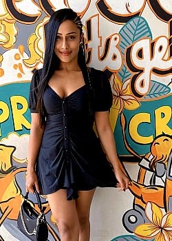 Roshini Perera image 2 of 4