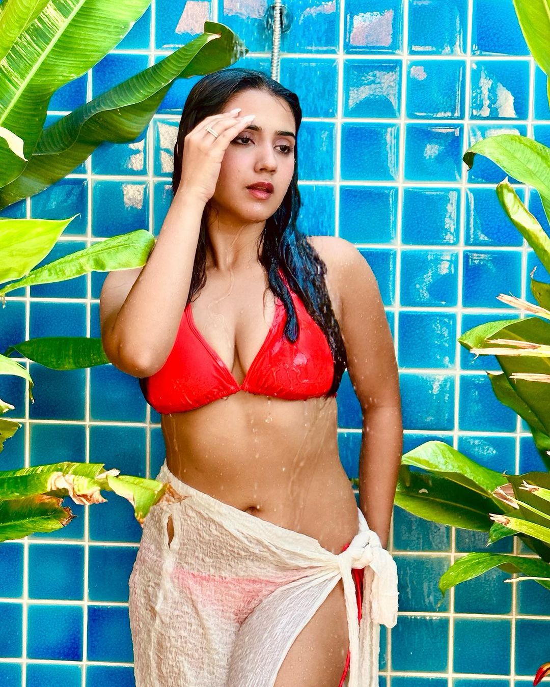 Roshni Walia - Free pics, galleries & more at Babepedia
