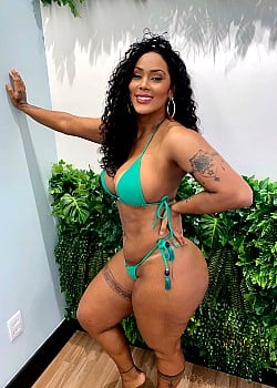 Rosiane Pinheiro image 3 of 4