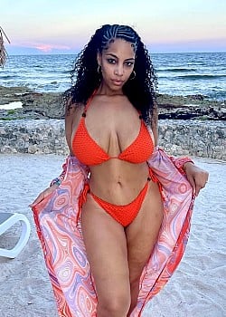 Roslyn Caballero image 1 of 1