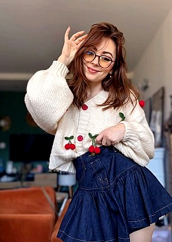 Roxane ASMR image 2 of 3