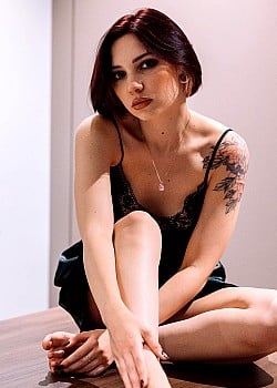 Roxy Loove image 3 of 3