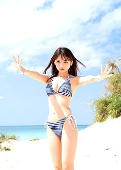 Runa Ichinose image 1 of 4