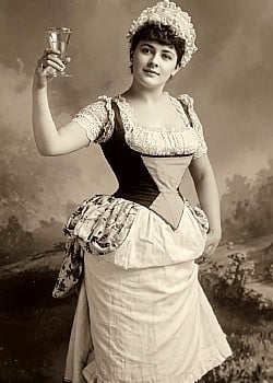 Sadie Martinot image 3 of 3