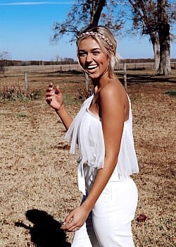 Sadie Robertson image 3 of 4