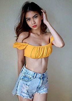 Safira Kaunang image 4 of 4