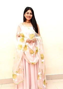 Sai Pallavi image 3 of 3
