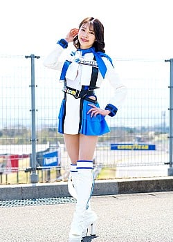 Saki Hirose image 2 of 3