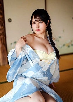 Saki Kosaka image 2 of 2
