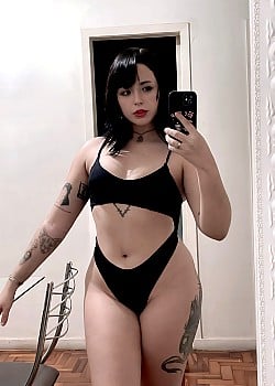Sally (Onlyfans) image 3 of 4