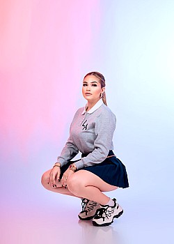 Salma Flores image 2 of 4