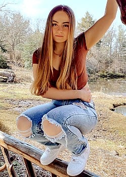Samantha Costa image 2 of 2