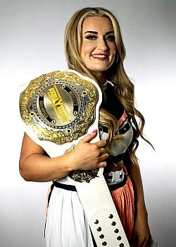 Samantha Hunter image 2 of 3
