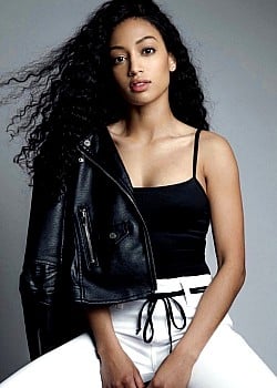 Samantha Logan image 2 of 2