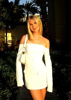 Samantha Maxwell image 1 of 4