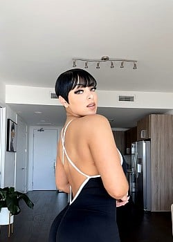 Samone Reyna image 3 of 4
