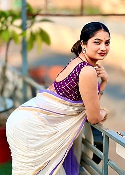 Sanam Joshi image 2 of 4