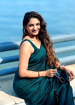 Sanam Joshi image 3 of 4