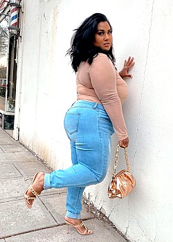 Sandra Palomino image 3 of 4