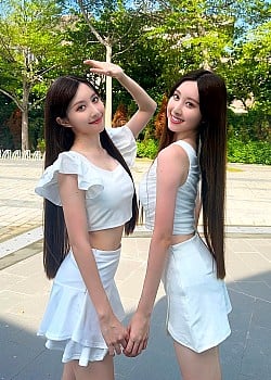 Sandy And Mandy Twins image 3 of 4