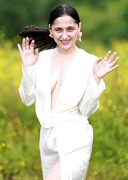 Sanjeeda Shaikh image 2 of 4