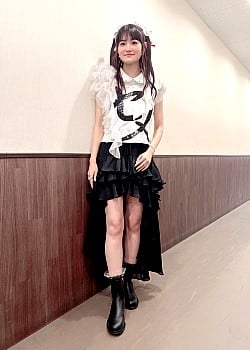 Saori Hayami image 2 of 4