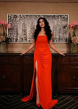 Sapna Pabbi image 1 of 2