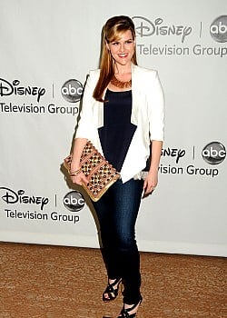 Sara Rue image 1 of 4