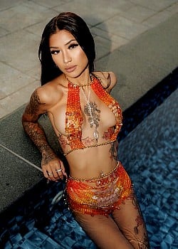 Sara Shun image 2 of 4