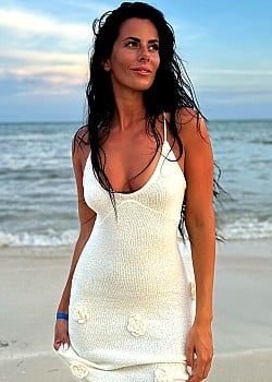 Sara Suzano image 2 of 4
