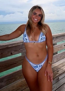 Sarah Ashley (Instagram) image 3 of 3