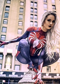 Sarah Hendo image 2 of 3