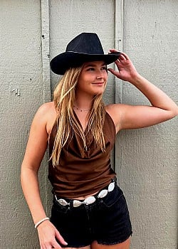 Sarah Holcomb image 2 of 2