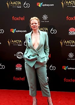 Sarah Snook image 1 of 1